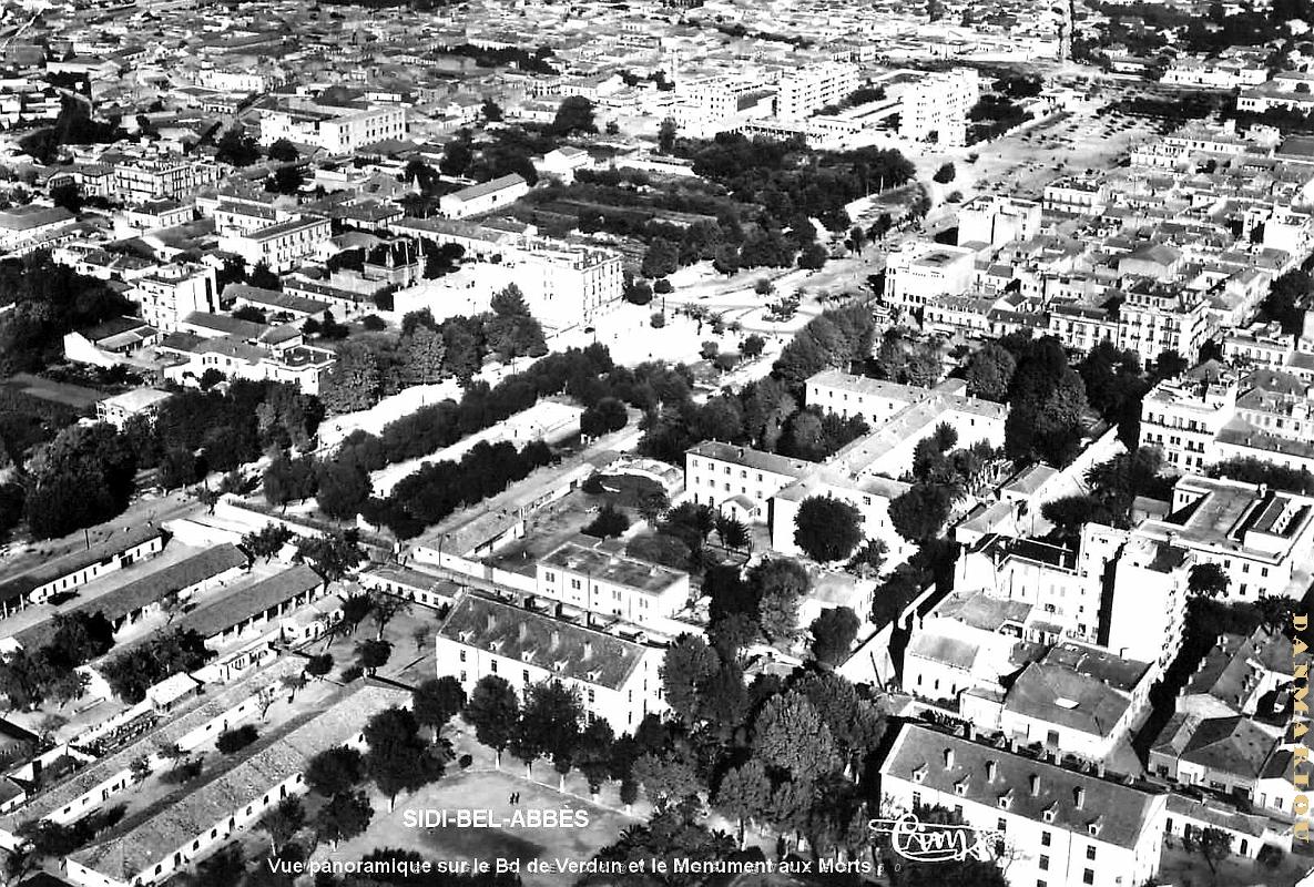 Sidi-Bel-Abbes - Vue panoramique sur le Bd de Verdun et le Monument aux Morts.jpg
